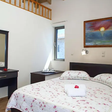 Vilă Tsoukalades Sleeps 2 Air Con Wifi